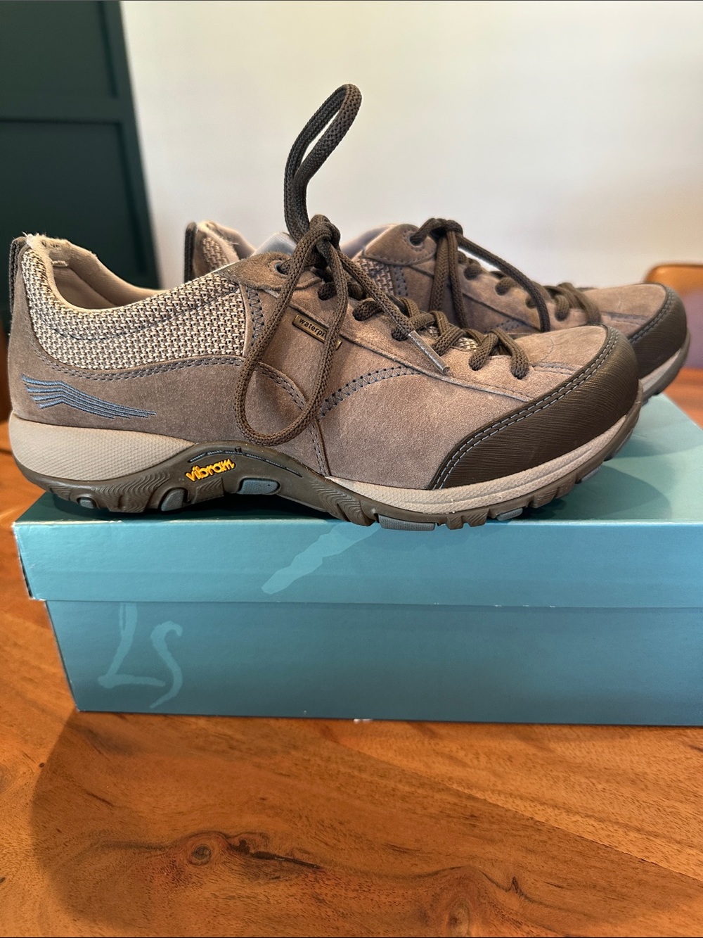 Dansko Men's Brown Suede Lace-Up Athletic Shoes